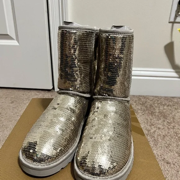 UGG Classic Short Silver Sparkles Boots in box - Picture 6 of 9